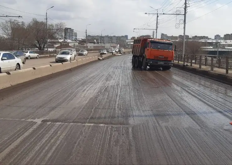 В Красноярске из-за массовой аварии на Копыловском мосту образовался затор