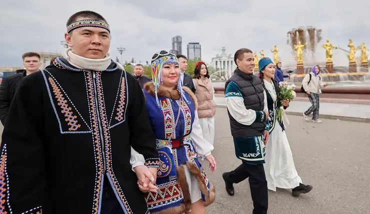 Пара из Таймыра поженилась на свадебном фестивале в Москве