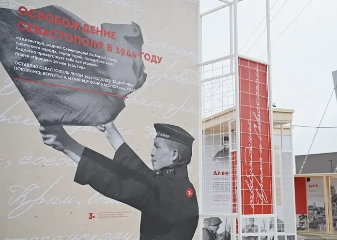 В Красноярске открылась уличная выставка ко Дню Победы