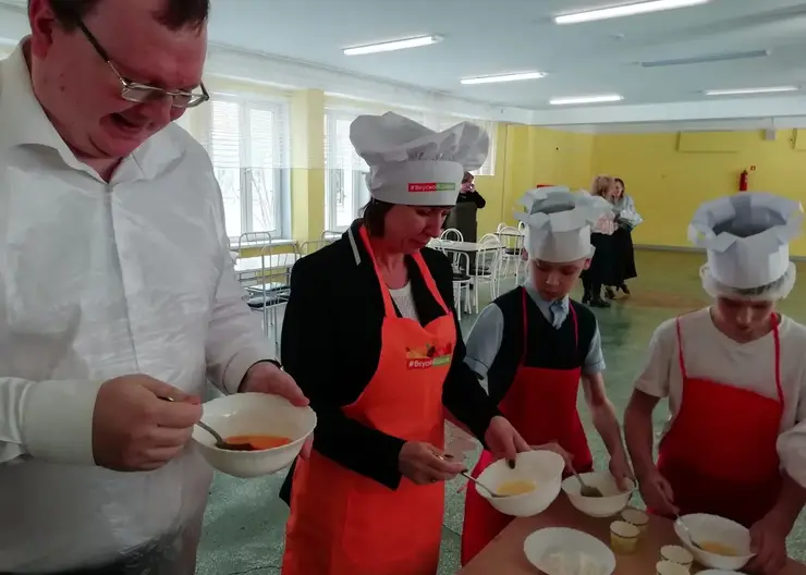 В школе Советского района Красноярска провели кулинарный мастер-класс для родителей