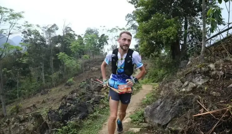 Красноярец победил в ультрамарафоне во Вьетнаме на дистанции 50 км