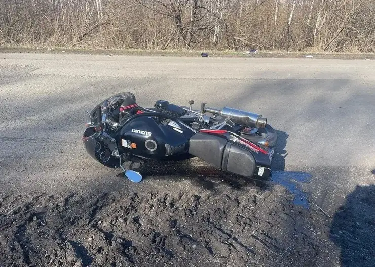 В Красноярском крае 22-летний мотоциклист не справился с управлением и погиб