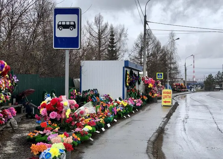 В Красноярске на кладбищах будут ходить автобусы в Родительский день