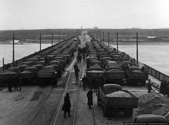Коммунальный мост в Новосибирске. 1955 год. Источник: balancer.ru