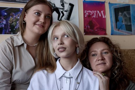 «Мы чувствуем поддержку наших слушателей!»: участницы «Оберега» о выступлении на фестивале «МИР Сибири» и на «Новой волне»