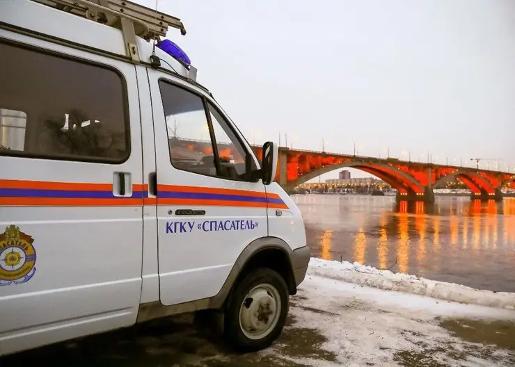 18-летняя девушка упала в обрыв в районе моста 777 в Красноярске