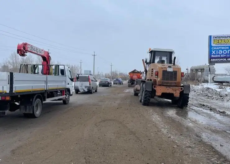 В Красноярске продолжают устранять коммунальную аварию на Северном шоссе