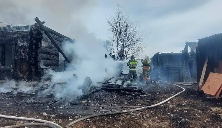 В селе Красноярского края во время пожара погибли три человека