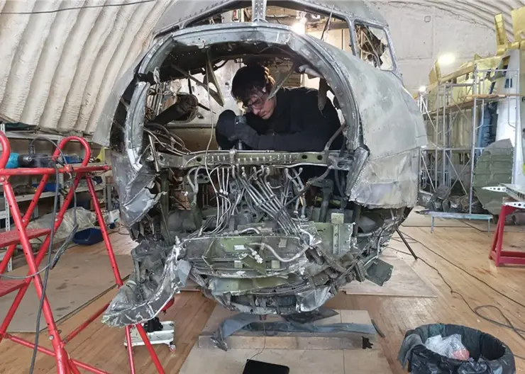 В Новосибирске начали реставрировать самолет «Дуглас С-47»
