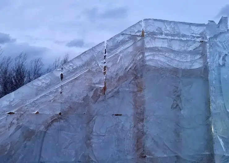 Ледовый городок на острове Татышев в Красноярске закрывают из-за потепления