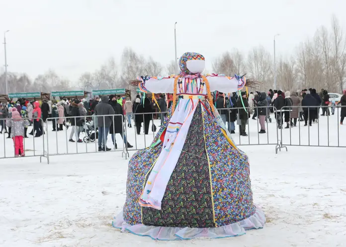 В Красноярске широко отгуляли Масленицу