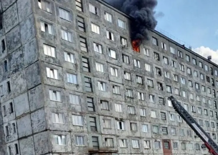 В Норильске из горящей девятиэтажки эвакуированы 100 жильцов