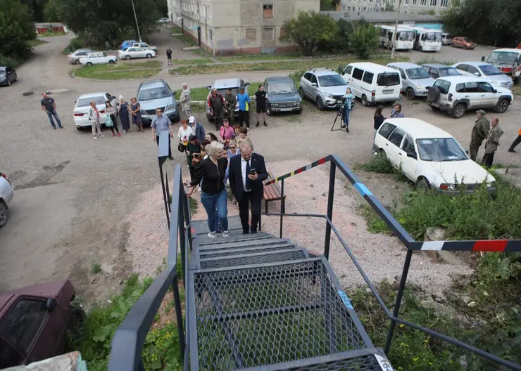 В Свердловском районе Красноярска торжественно открыли Саянскую лестницу