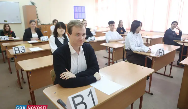 Красноярские школьники сдают ЕГЭ по математике