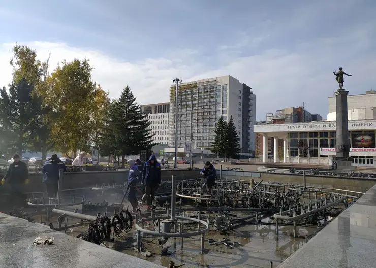В Красноярске приступили к консервации фонтанов на зиму