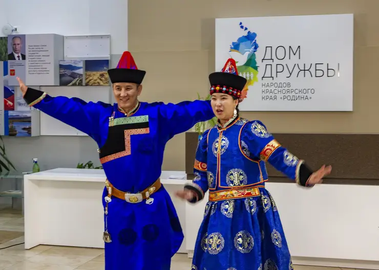 Дом дружбы народов «Родина» покажет красноярцам бурятский национальный костюм