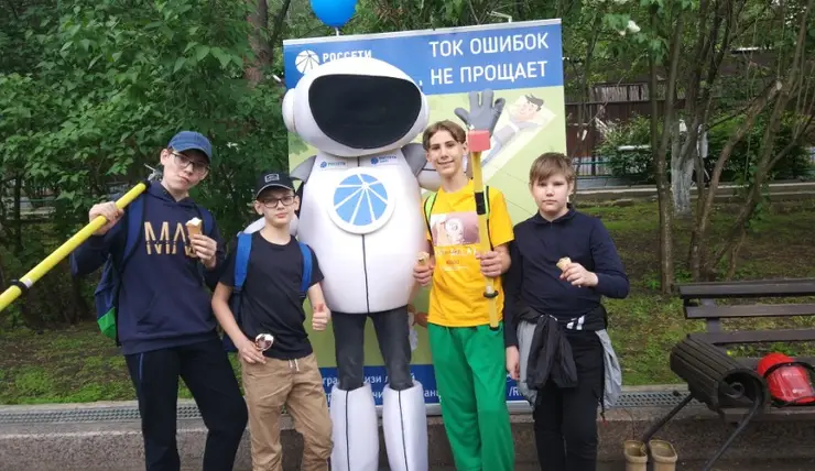 1 июня в парке «Роев Ручей» красноярские энергетики поздравили маленьких посетителей с праздником