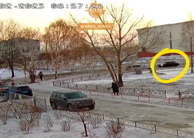 В красноярском Солнечном водитель сбил 18-летнюю девушку на пешеходном переходе