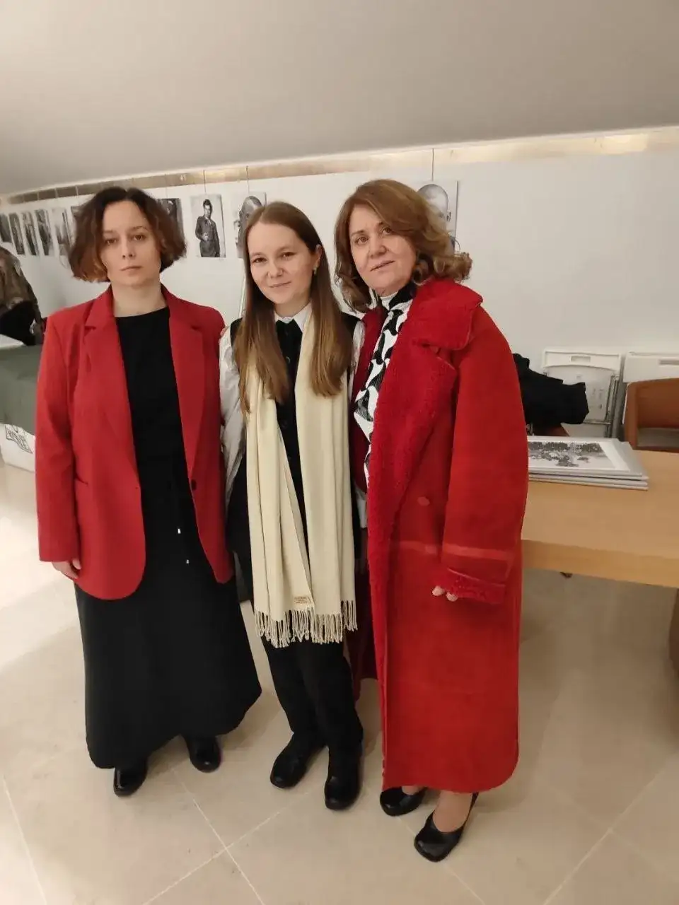 Екатерина Малиновская и Оксана Горошкина с главным организатором салона Ириной Рекшан