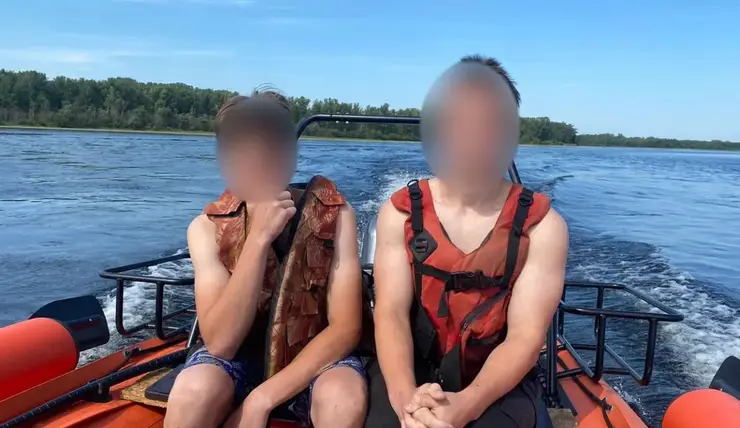 В Красноярском крае подростки решили переплыть Енисей и едва не утонули