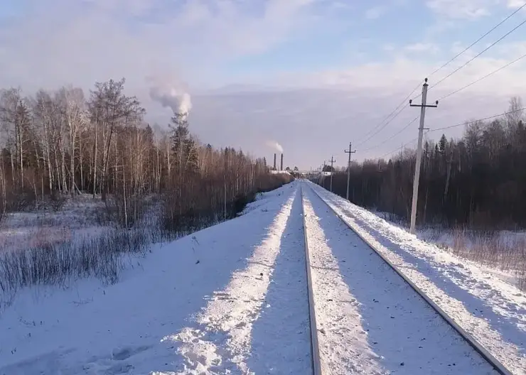 В Красноярском крае грузовой поезд травмировал 36-летнего мужчину