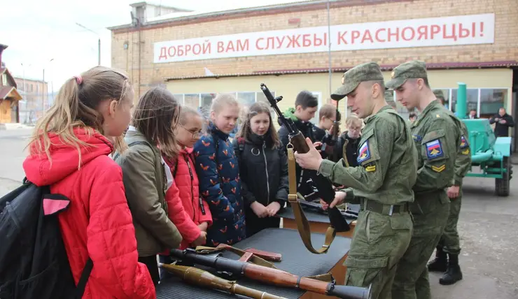 В Железнодорожном районе Красноярска прошел день призывника