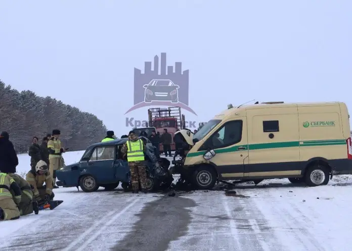 На трассе в Красноярском крае в ДТП с инкассаторской машиной погибли супруги