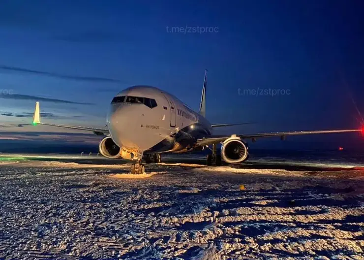 На севере Красноярского края пассажирский самолет выкатился за пределы взлетно-посадочной полосы