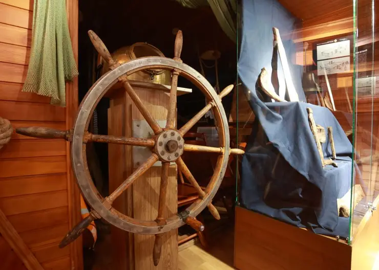 В Красноярске на пароходе-музее «Святитель Николай» представлена экспозиция по истории освоения Арктики