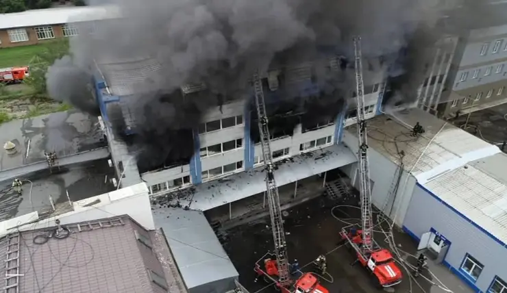 Пожар в магазине «Мега Ткани» на Свердловской тушили 13 часов