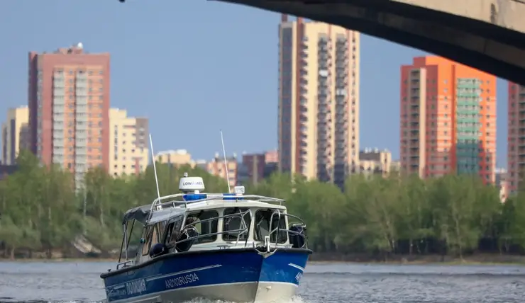 В Красноярске на Енисее катер ударил плывущего мужчину — тот утонул