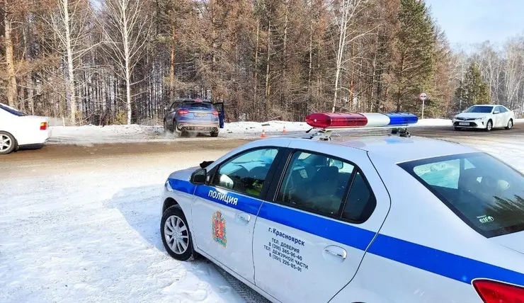 На выезде из Красноярска столкнулись две машины