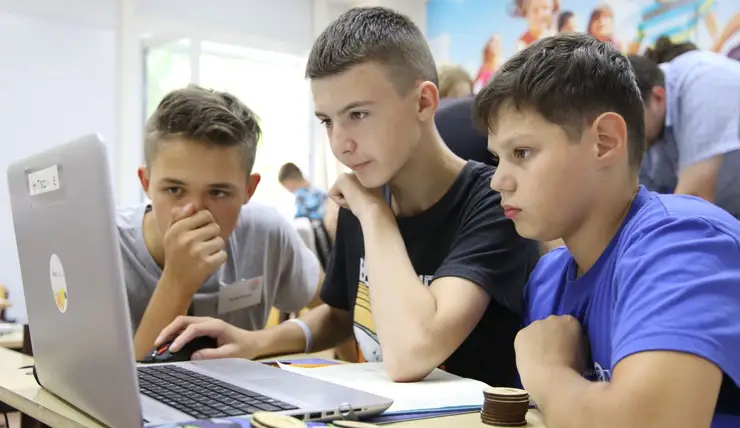 Красноярские школьники могут бесплатно обучиться языкам программирования