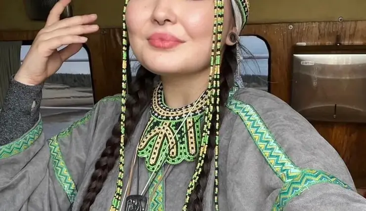 Красноярская певица Айна отправилась в экспедицию в Туруханский район