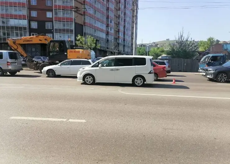 В Красноярске 17-летний подросток попал под колеса автомобиля