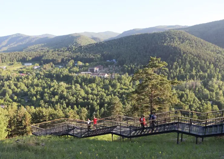 В Красноярске лестницу на Торгашинский хребет не закроют летом на ремонт