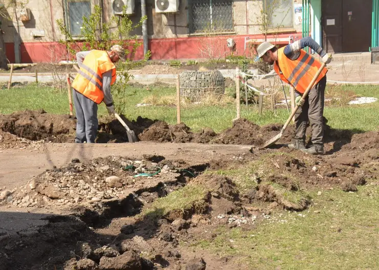 В Ленинском районе Красноярска приступили к ремонту дворов