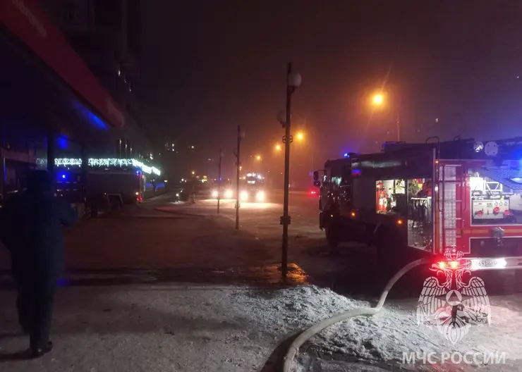 В Красноярске утром 30 ноября загорелся ТК «Взлетка Plaza»