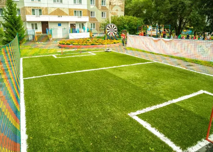 В красноярском детском саду № 59 появилось футбольное поле с искусственным покрытием