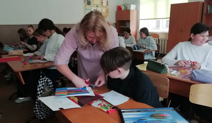 В Кировском районе Красноярска родители вели уроки для школьников