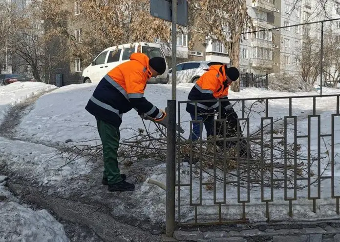 С начала года в Октябрьском районе Красноярска демонтировали 145 незаконных рекламных конструкций