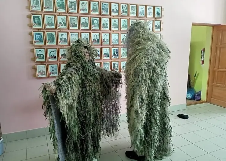 Красноярские детсадовцы делают кудельки для костюмов бойцов СВО