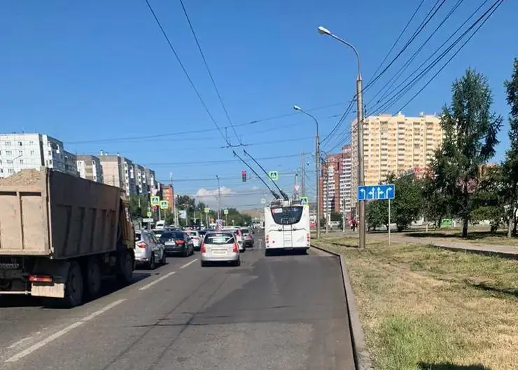 В Красноярске завершился локальный ремонт асфальта на Комсомольском проспекте