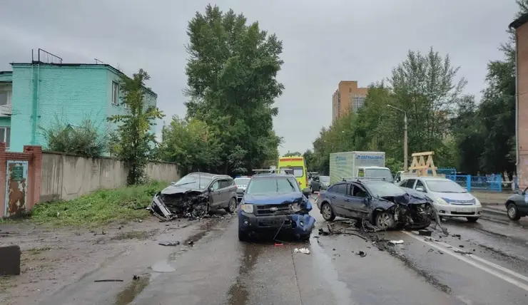 На улице Семафорной в Красноярске в ДТП погиб человек