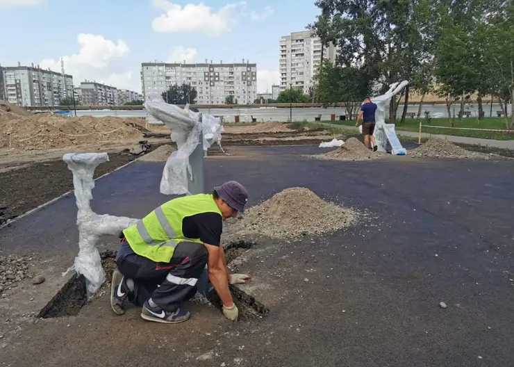 В Красноярске устанавливают дополнительные тренажеры на месте бывшего Казачьего рынка