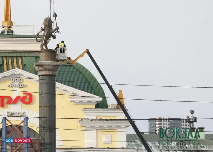 В Красноярске демонтируют скульптуру со львом на привокзальной площади