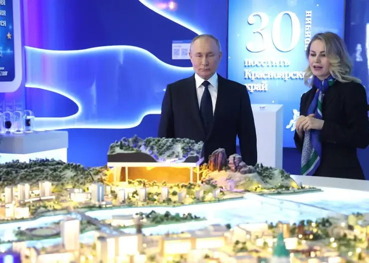 Президент Владимир Путин посетил стенд Красноярского края на выставке «Россия»