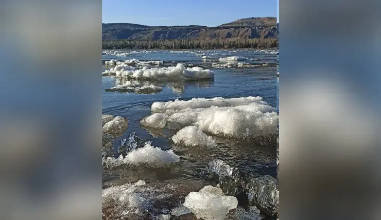 Под Красноярском на реке Мана начался ледоход