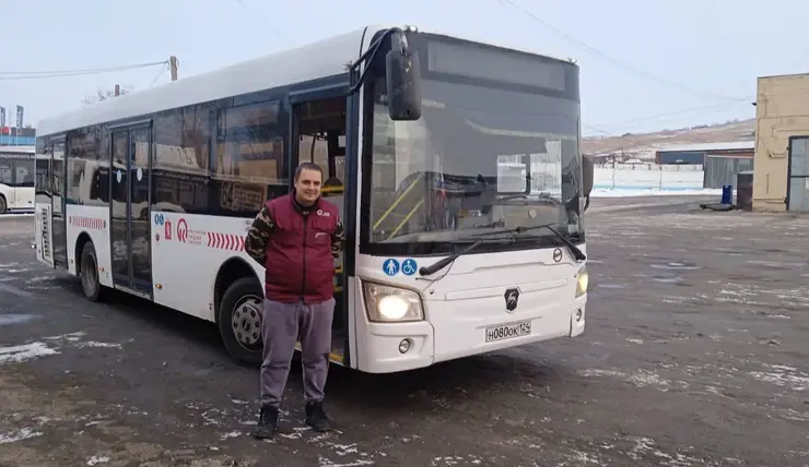 В Красноярске водитель 64-го маршрута вернул потерянные пассажиркой деньги и телефон