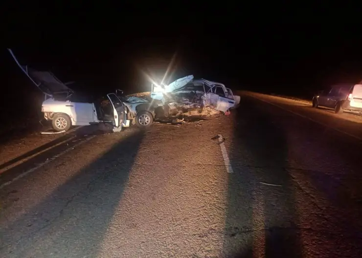 На трассе в Красноярском крае в столкновении двух автомобилей ВАЗ погибли 4 человека